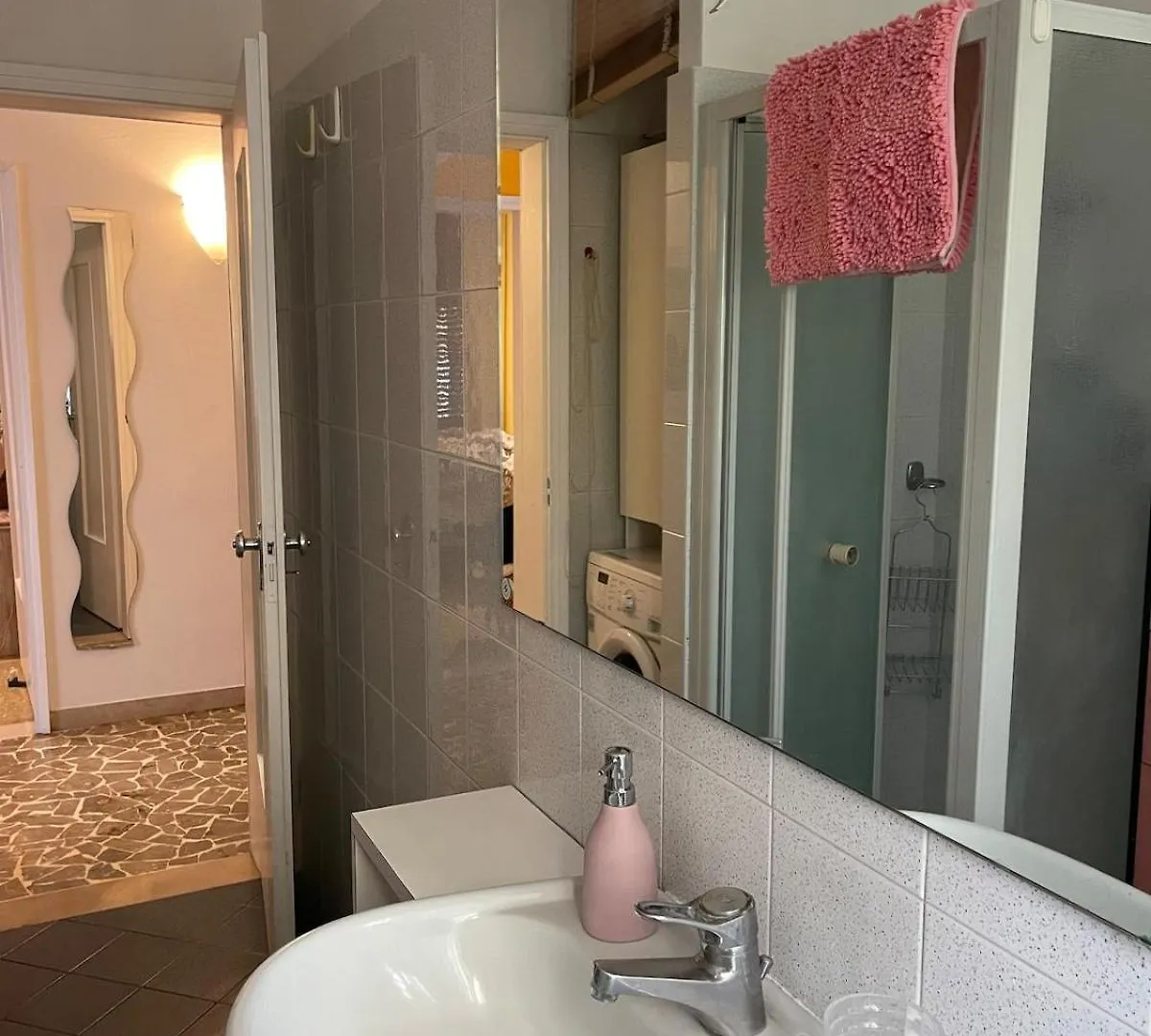 Bright Well-Located Apartment Bologna Italia