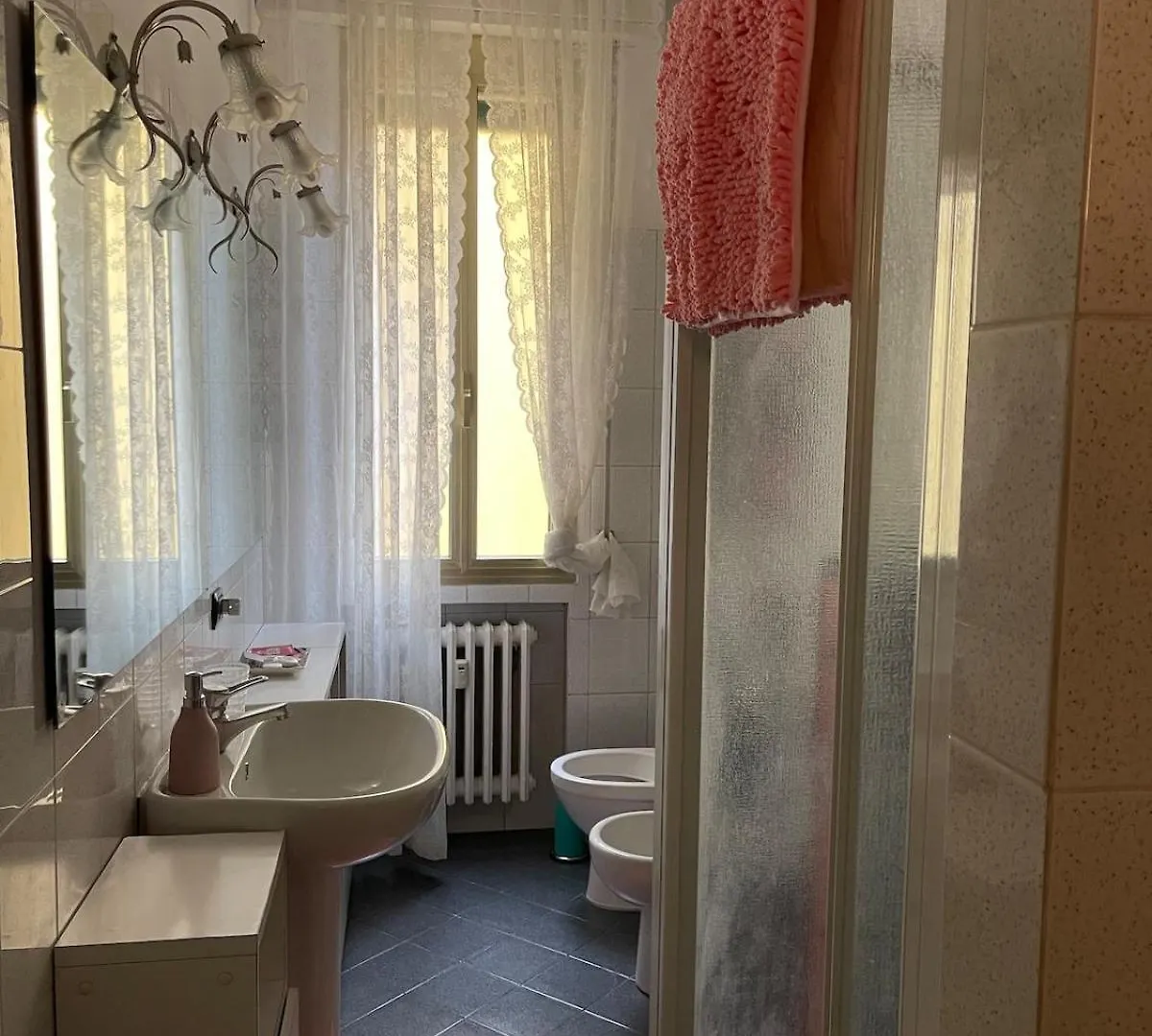 Bright Well-Located Apartment Bologna